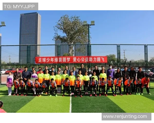 以踢足球为公益事业助力的球星们共同传递爱与希望