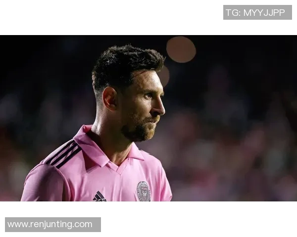 足球历史上第三号球星是谁？解读足坛传奇人物的地位与影响